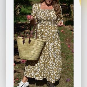 Moon River Women Sage Green Floral Print Smocked Square Neck Midi Dress Size S